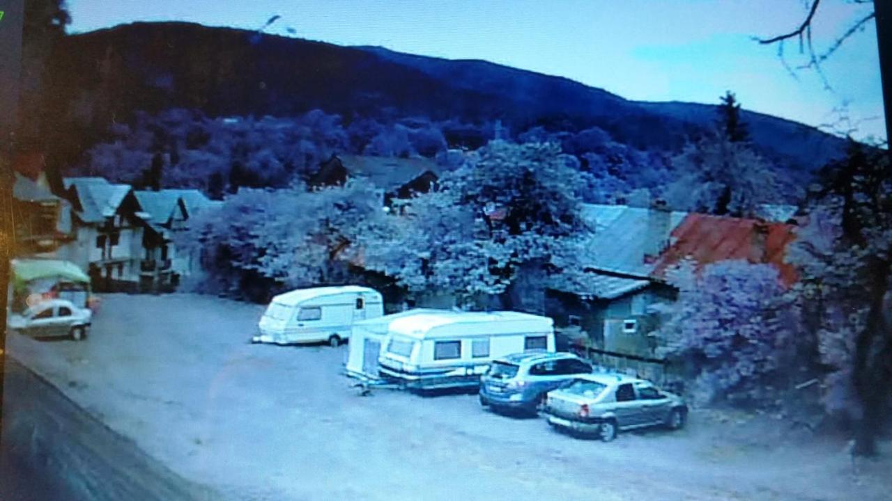 Camping Aviator, Numai Teren, Campare Pentru Rulote Autorulote Personale, Campingul Nu Are Rulote !!! Buşteni Екстериор снимка
